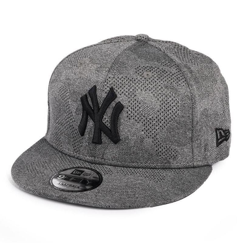 New Era 9FIFTY New York Yankees Snapback Cap – MLB Engineered Plus – Black-Grey Small/Medium