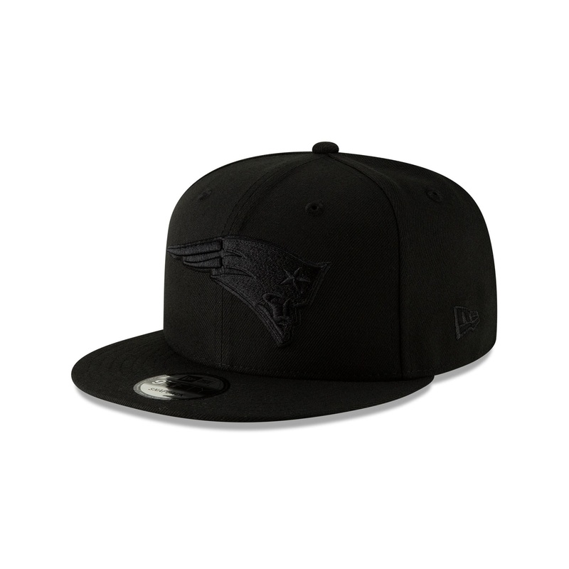 New England Patriots Basic Black on Black 9FIFTY Snapback One Size