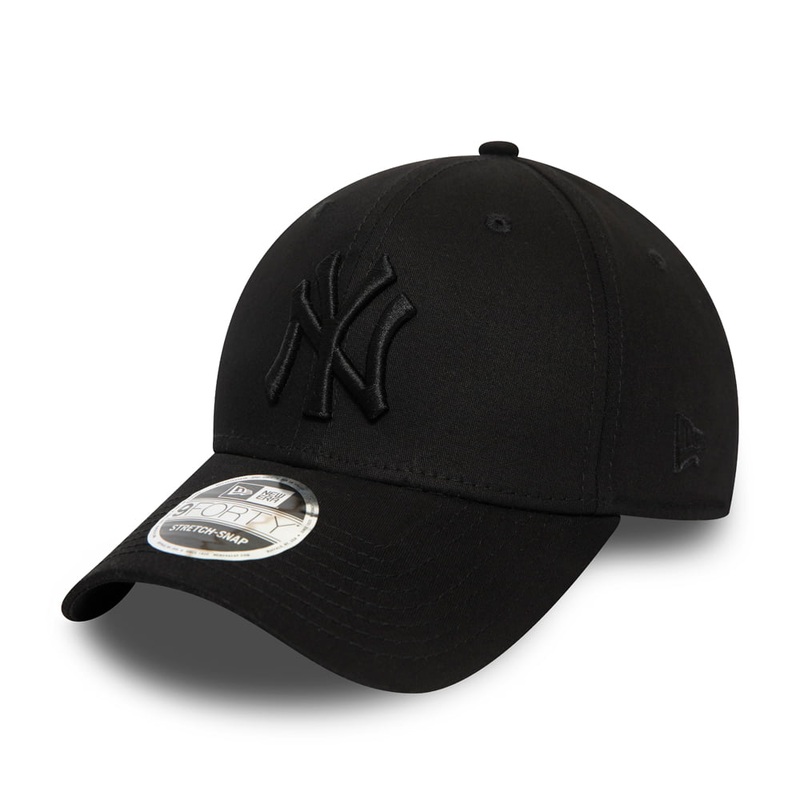 New Era 9FORTY New York Yankees Baseball Cap – MLB Stretch Snap – Black On Black Adjustable