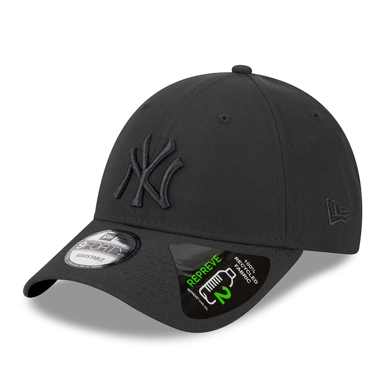 New Era 9FORTY New York Yankees Baseball Cap – MLB Repreve Outline – Black On Black Adjustable