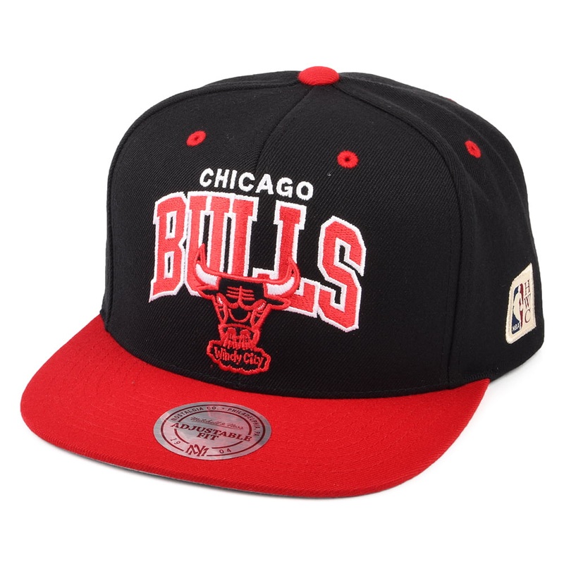 Mitchell & Ness Chicago Bulls Snapback Cap – NBA HWC Team Arch – Black-Red Adjustable