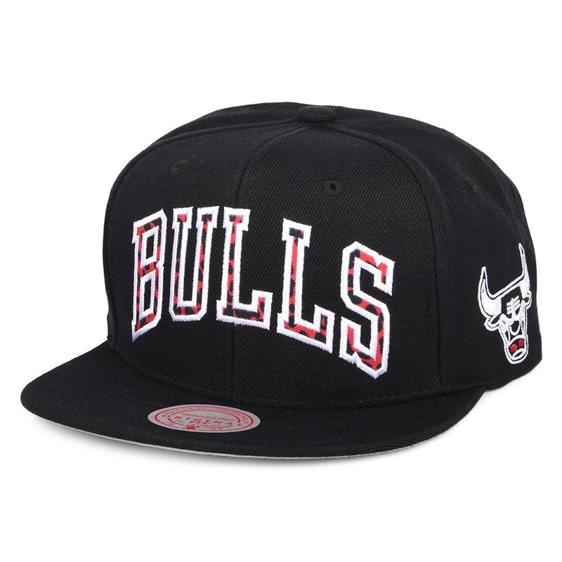 Mitchell & Ness Chicago Bulls Snapback Cap – NBA Wildback – Black Adjustable