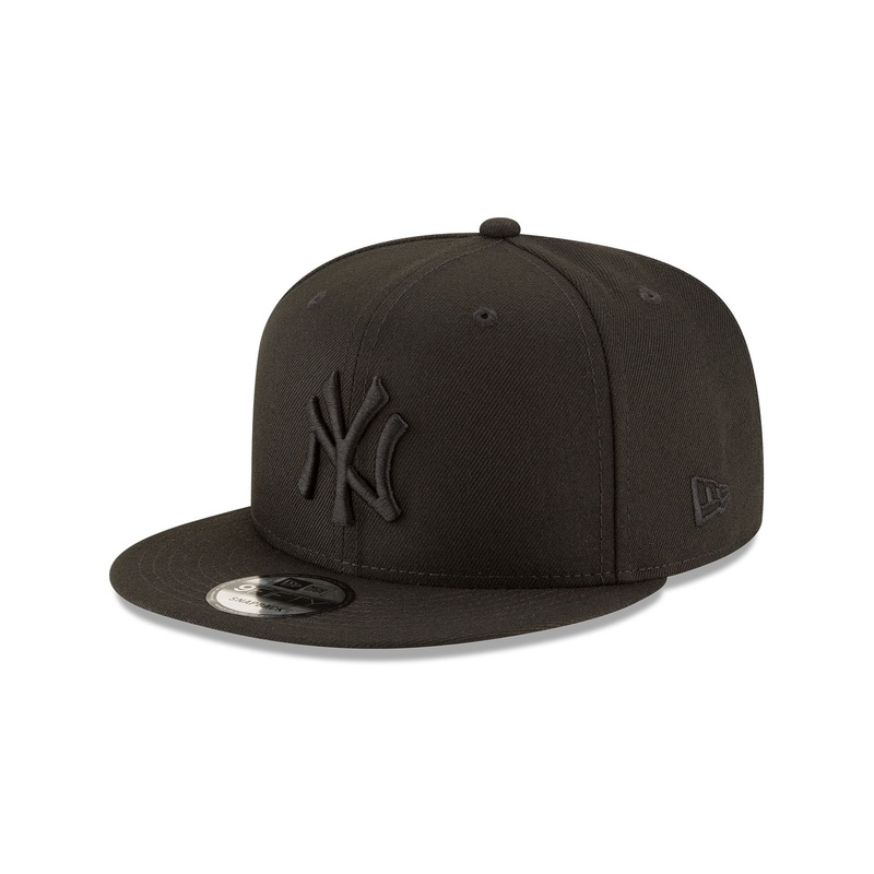 New York Yankees Basic Black on Black 9FIFTY Snapback Hat One Size