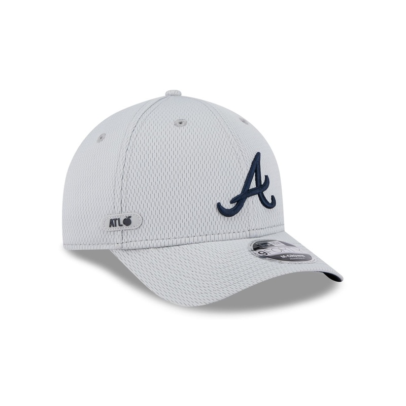 Atlanta Braves 2025 Clubhouse Gray 9FORTY M-Crown Snapback Hat One Size